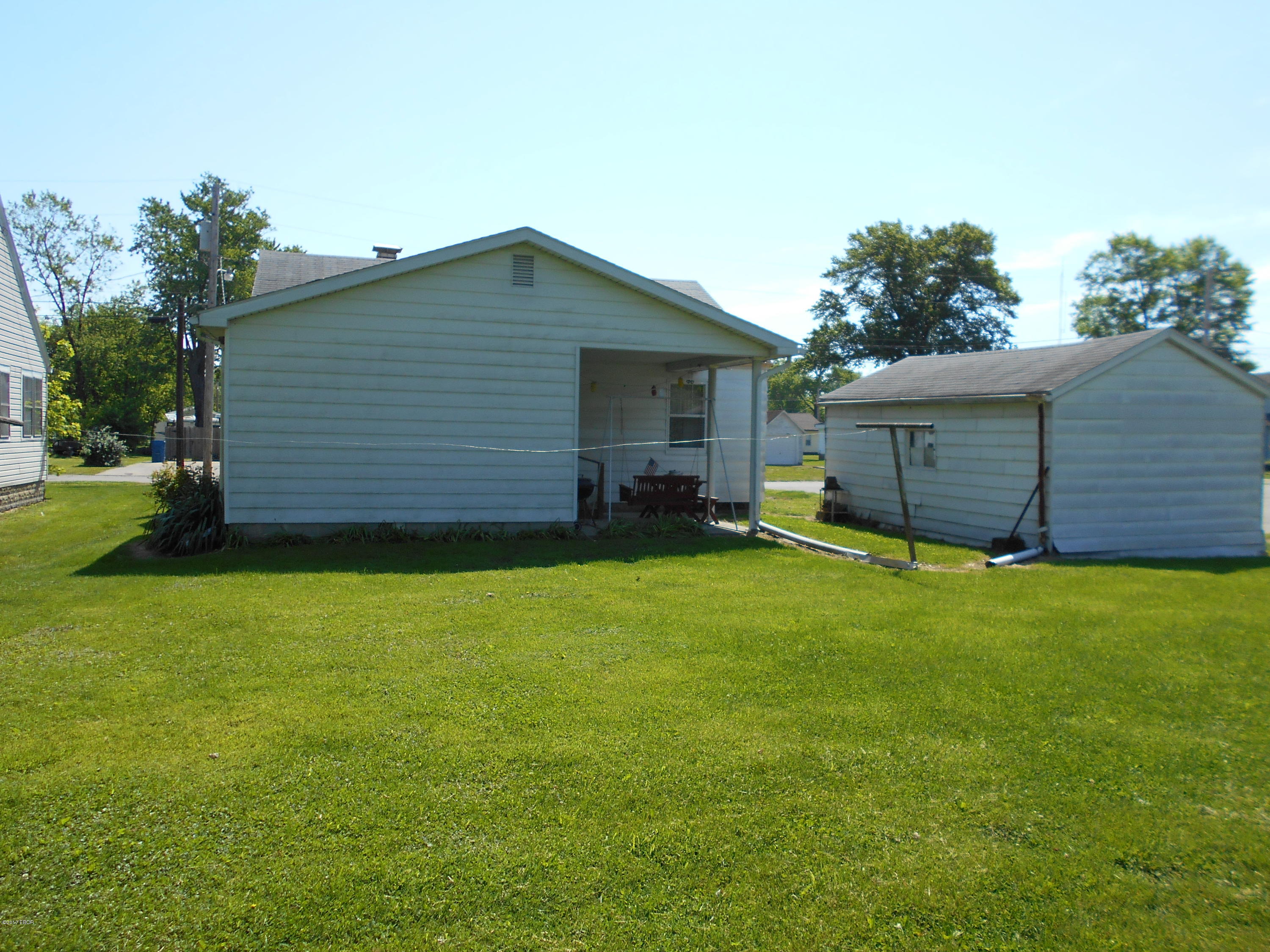 432 South Locust Street Flora, IL 62839 - Photo 7 of 34 Gallery Image 7