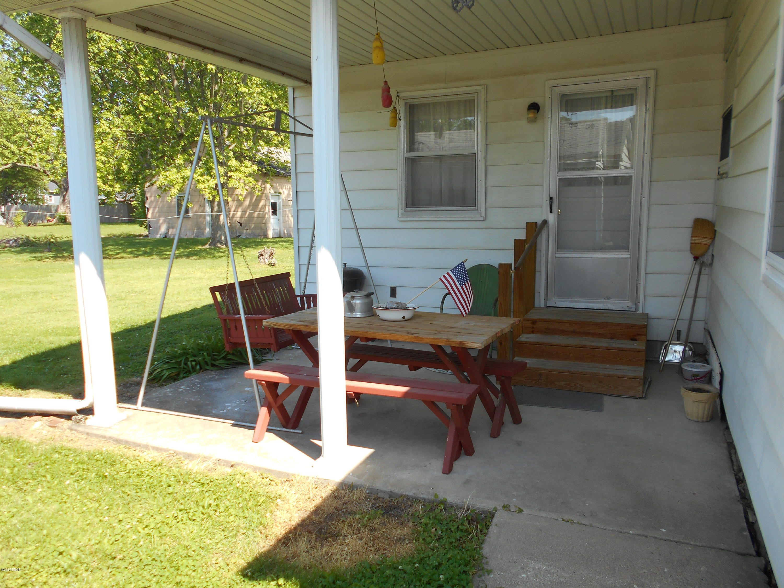 432 South Locust Street Flora, IL 62839 - Photo 9 of 34 Gallery Image 9