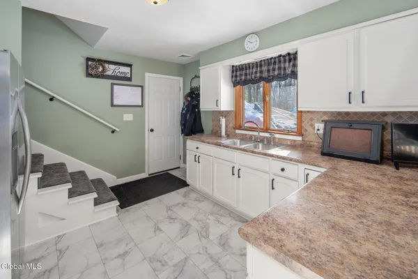 $360,000 | 437 East Lucille Lane, Rotterdam, NY 12306