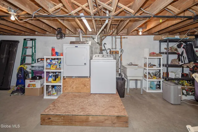 $330,000 | 437 East Lucille Lane, Rotterdam, NY 12306