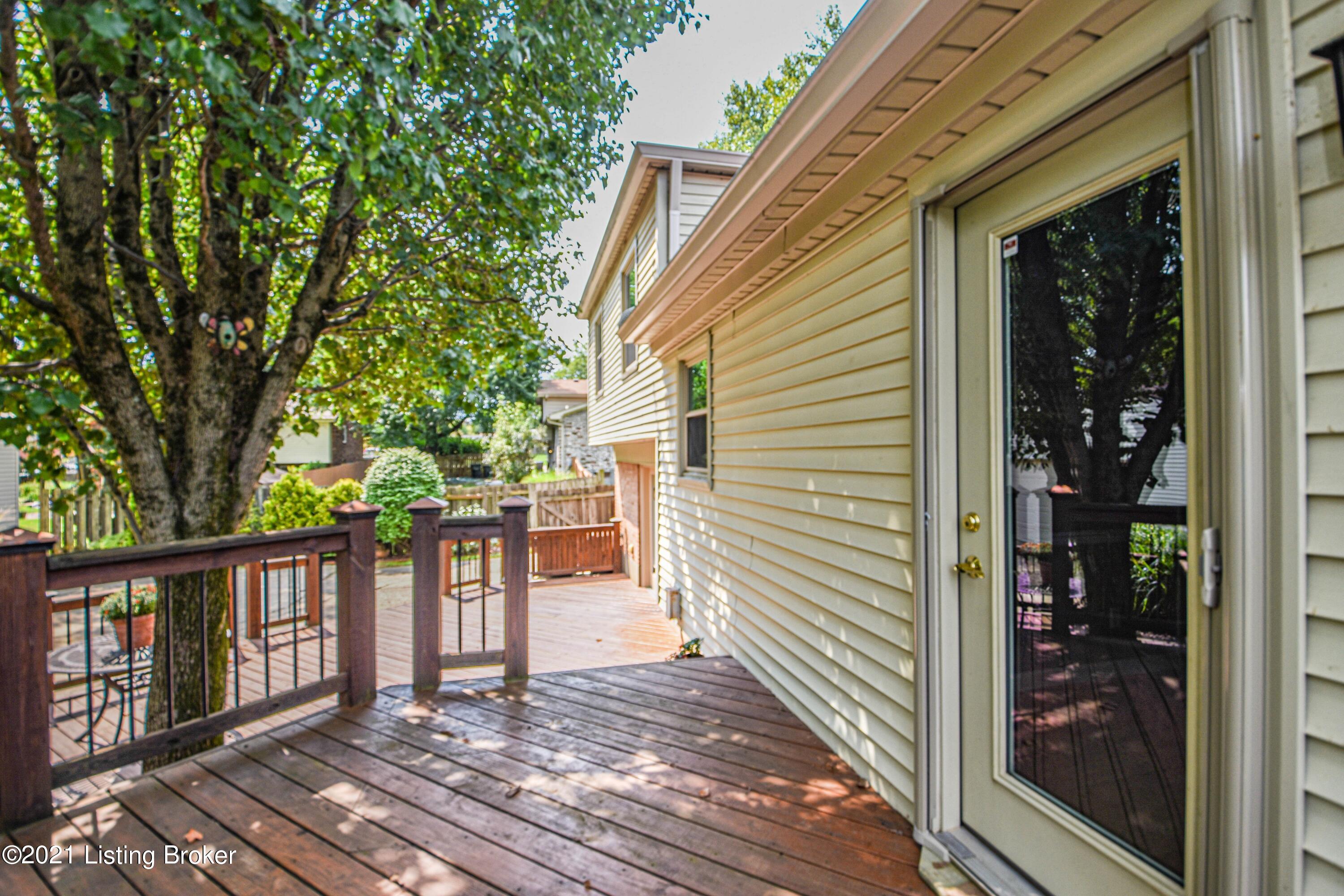 10610 St Rene Road Louisville, KY 40299 - Photo 29 of 34 032_UPPER DECK