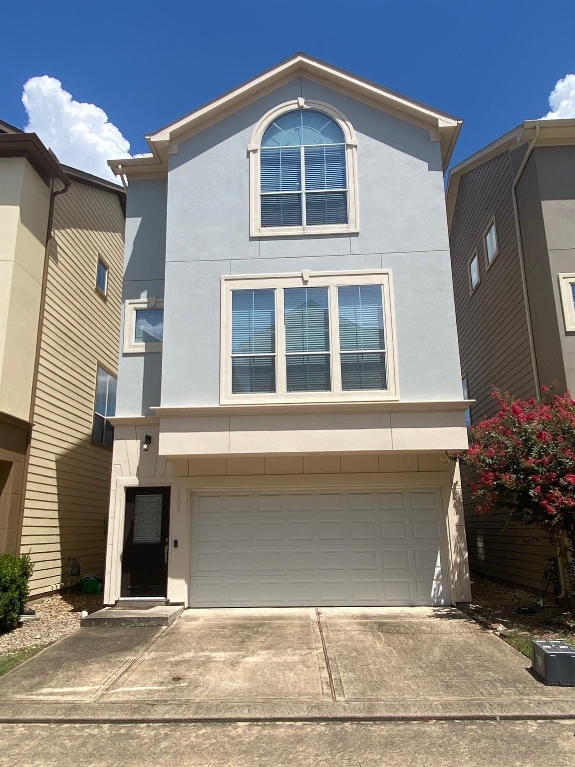3209 Clearview Circle Houston, TX 77025 - Photo 2 of 13 a front view of a house
