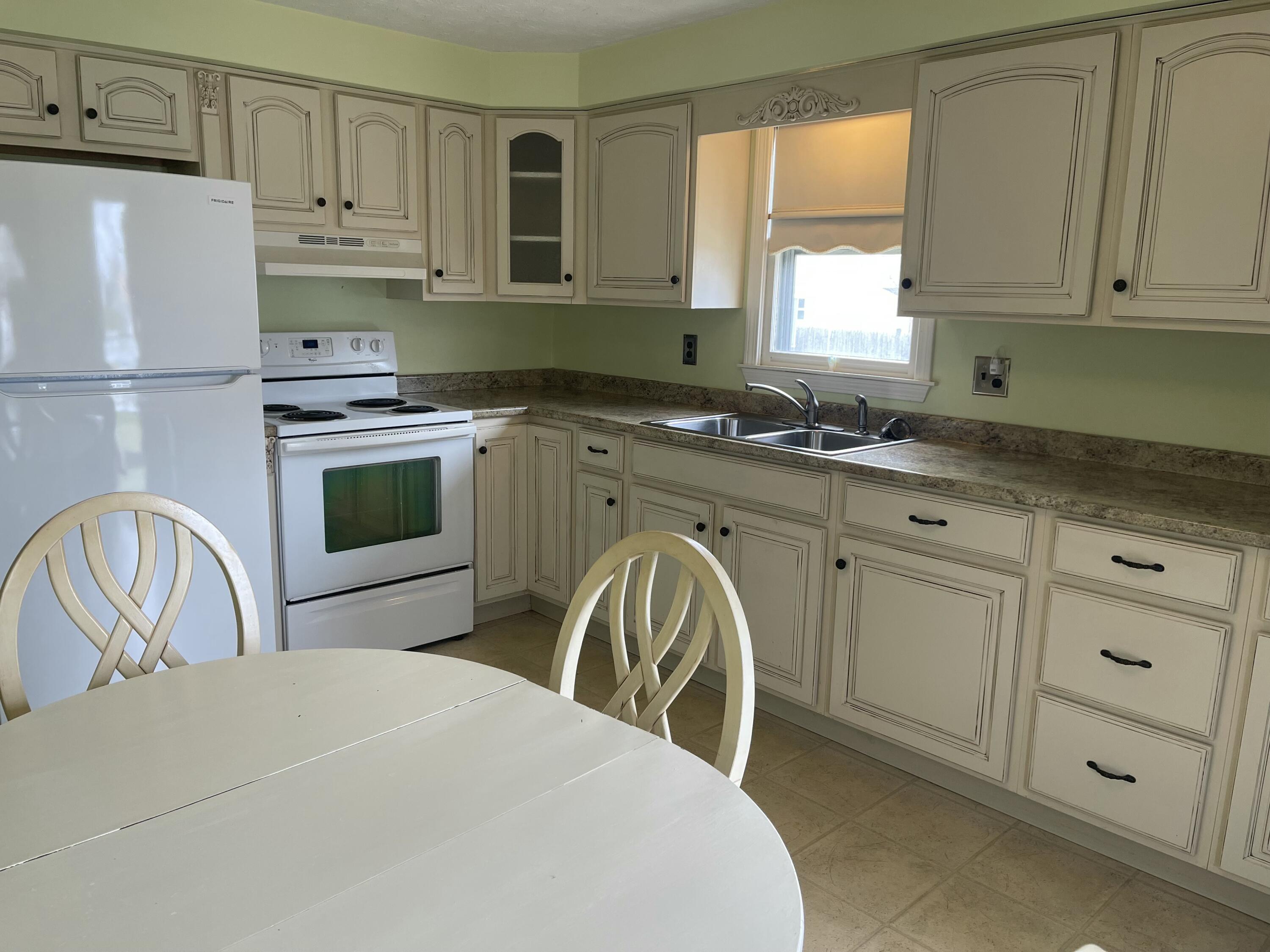 17 Greenfield Lane Biddeford, ME 04005 - Photo 2 of 15 Kithcen