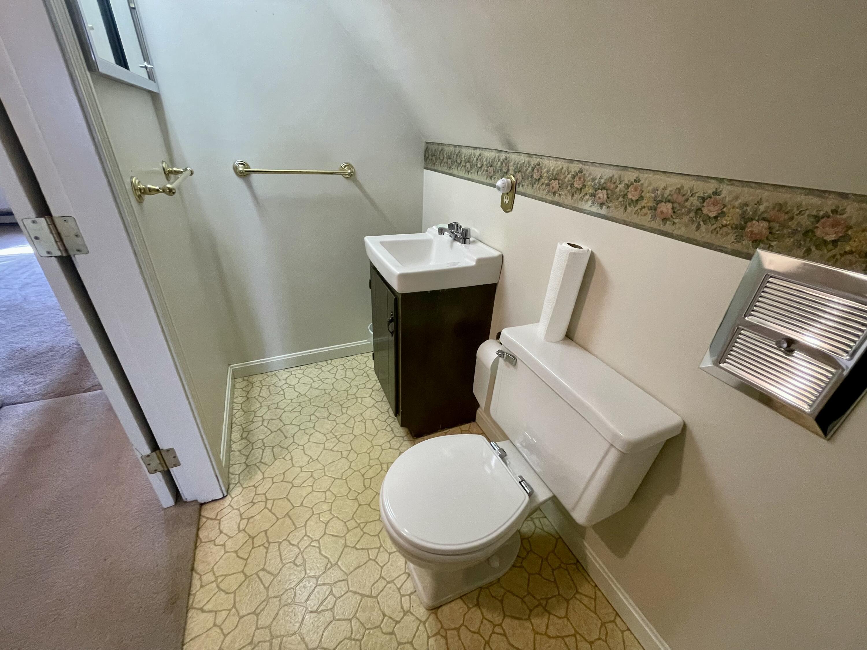 17 Greenfield Lane Biddeford, ME 04005 - Photo 9 of 15 Half Bath