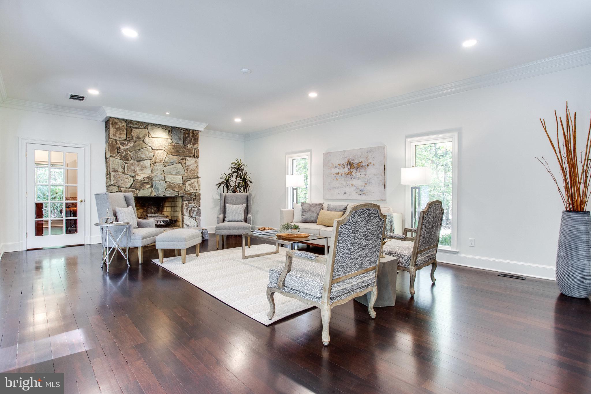 137 Yarnick Road Great Falls, VA 22066 - Photo 11 of 61 Expansive Living Room