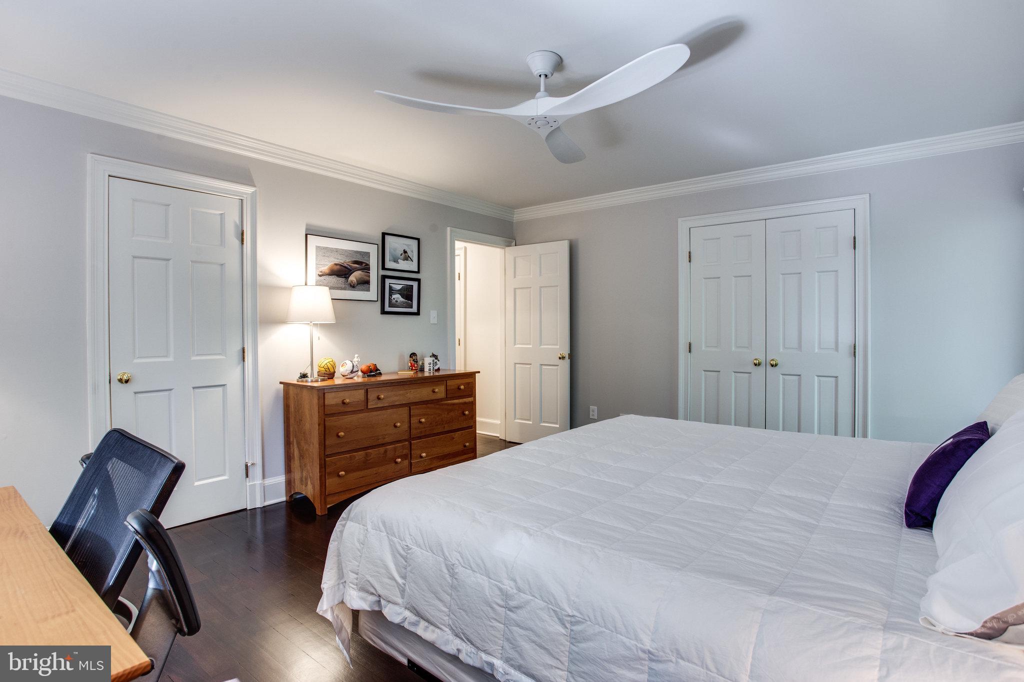 137 Yarnick Road Great Falls, VA 22066 - Photo 36 of 61 Bedroom 2 w/ private access to full bath