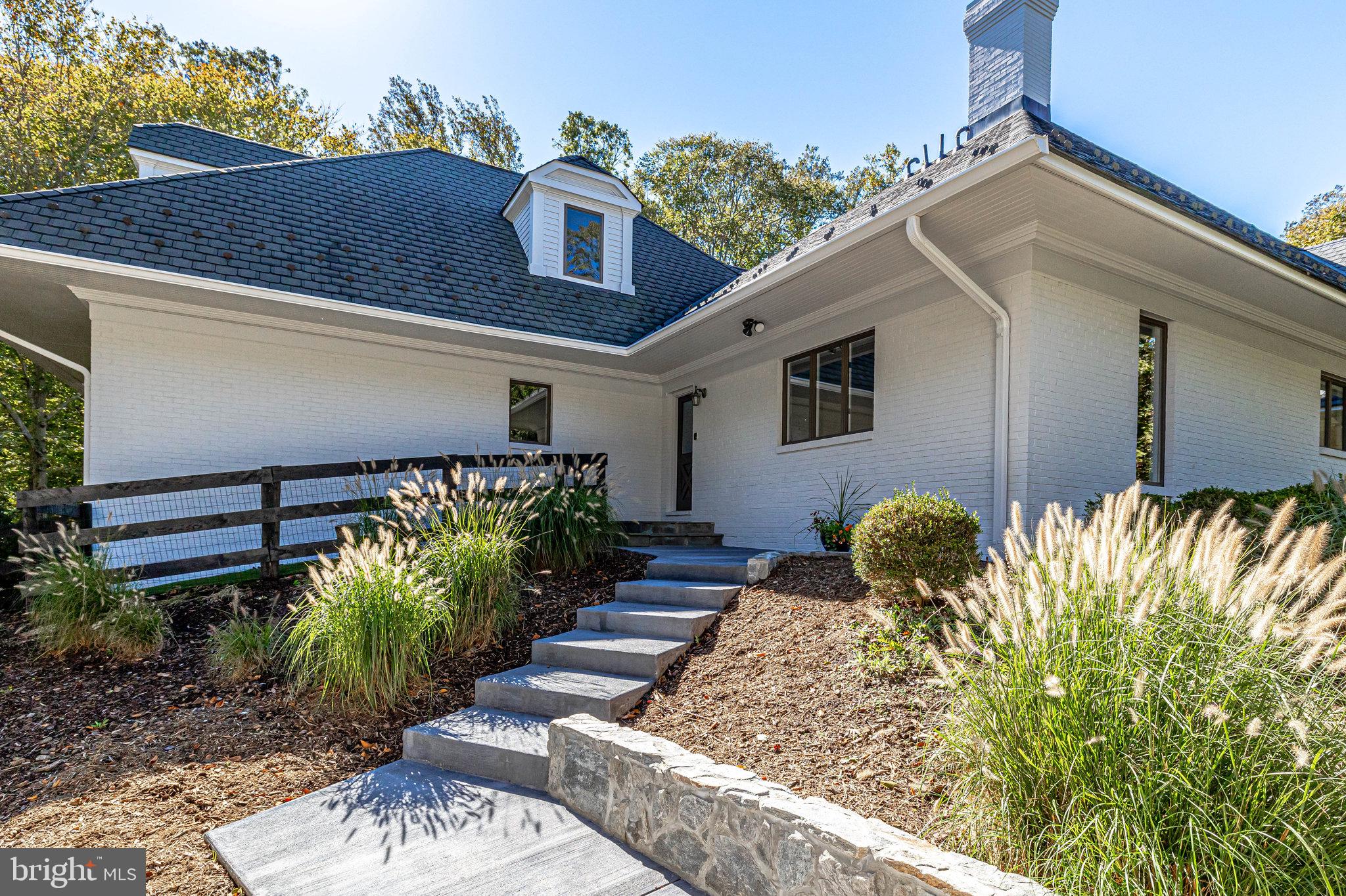 137 Yarnick Road Great Falls, VA 22066 - Photo 47 of 61 Side Entry with Dog Run