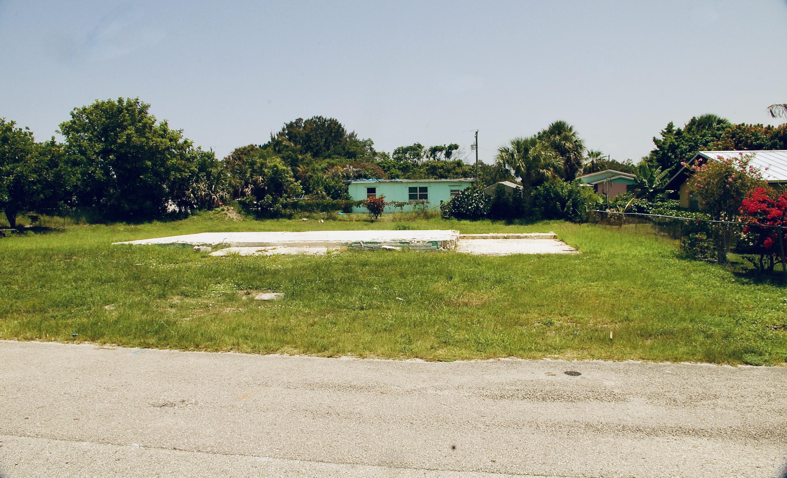 8480 Citrus Way Hobe Sound, FL 33455 - Photo 1 of 7 Yard
