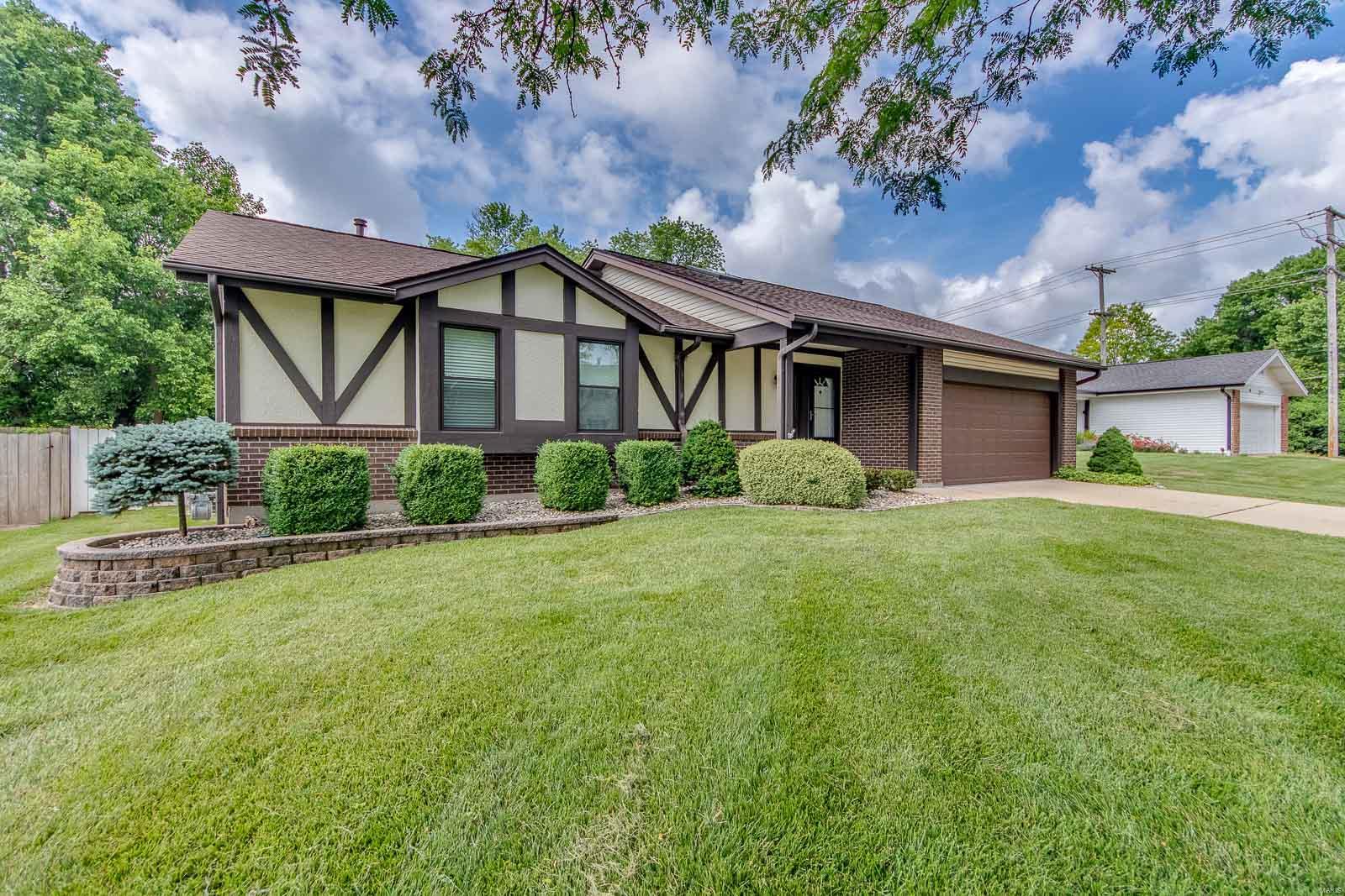 104 Tara Ridge Court Ballwin, MO 63021 - Photo 2 of 52 Gallery Image 2