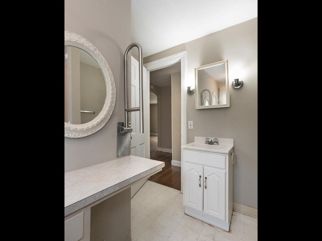 51 Oregon Street Springfield, MA 01118 - Photo 11 of 22