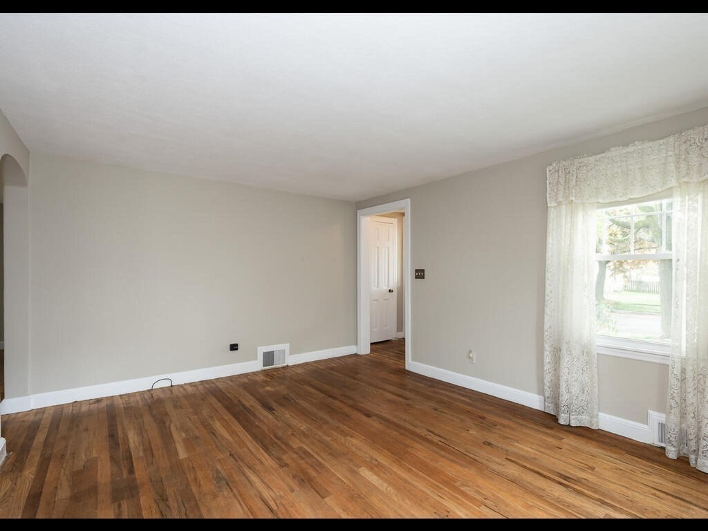 51 Oregon Street Springfield, MA 01118 - Photo 3 of 22
