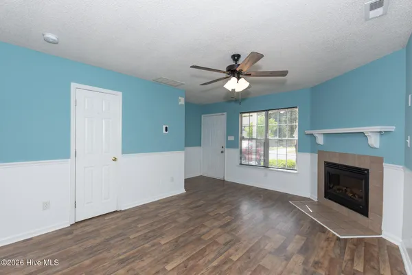 $1,150 | 210 Mesa Lane, Jacksonville, NC 28546