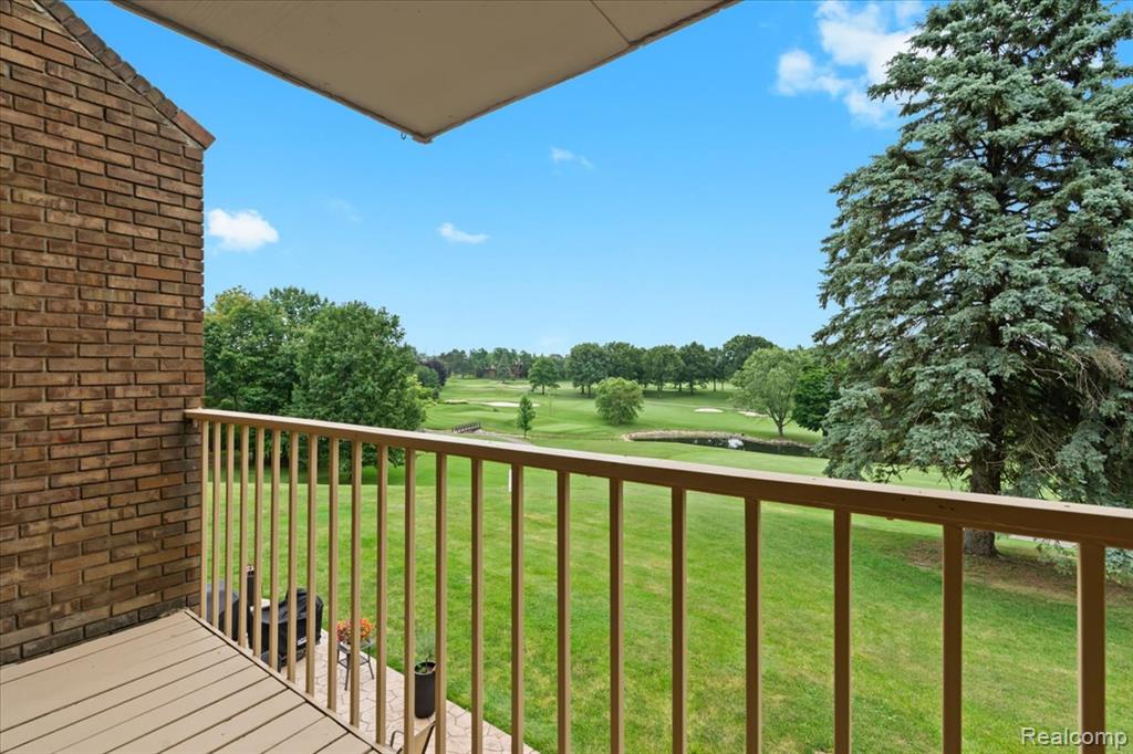 996 Golfview Court Rochester Hills, MI 48307 - Photo 15 of 46