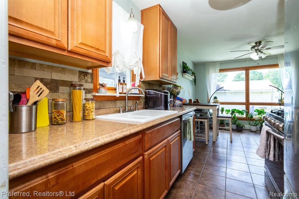 36971 Greenbush Road Wayne, MI 48184 - Photo 12 of 36 Gallery Image 12