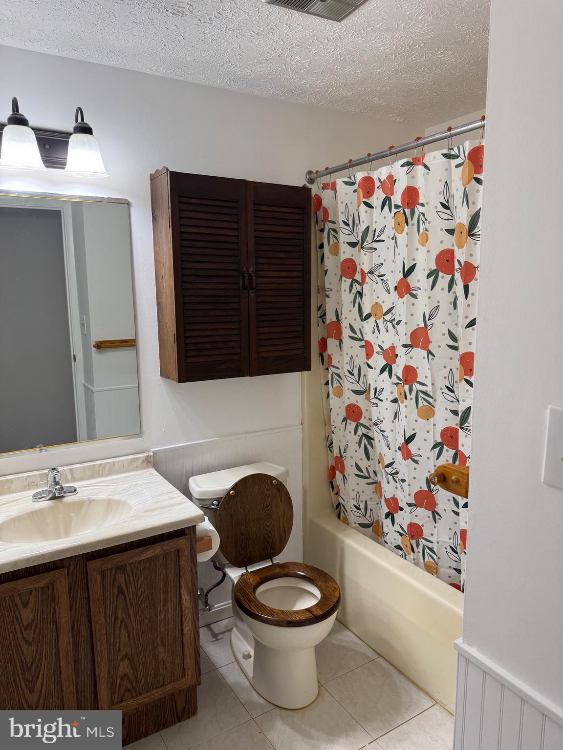 540 Fuselage Avenue Baltimore, MD 21221 - Photo 6 of 17 Hallway Full Bath