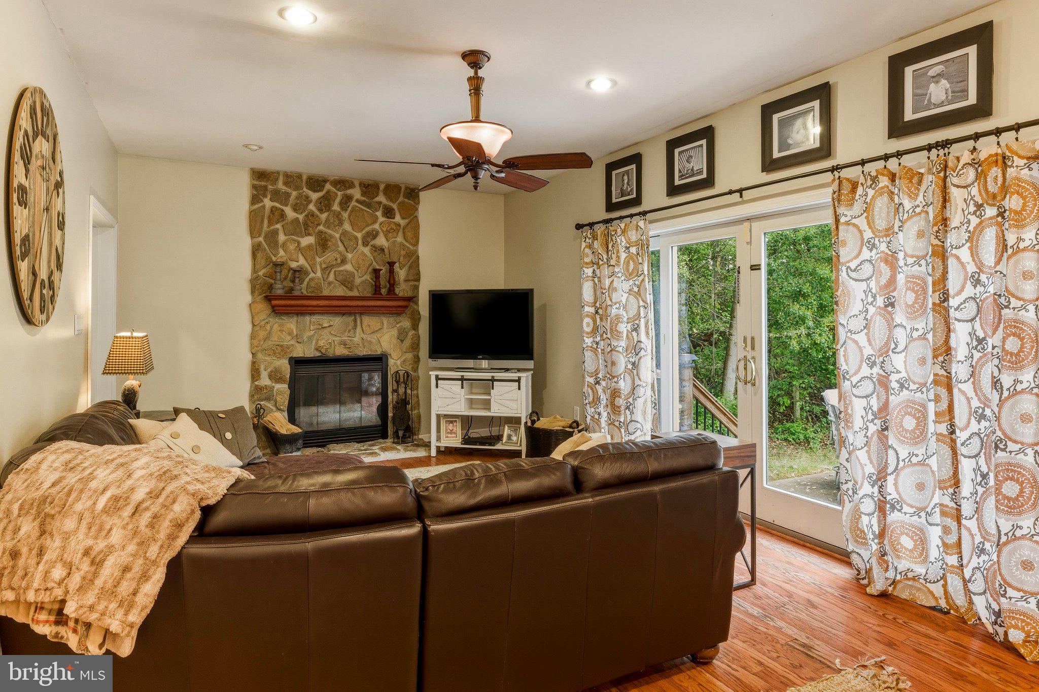 459 Alloway Aldine Road Elmer, NJ 08318 - Photo 18 of 65 Cozy living space with natural light.