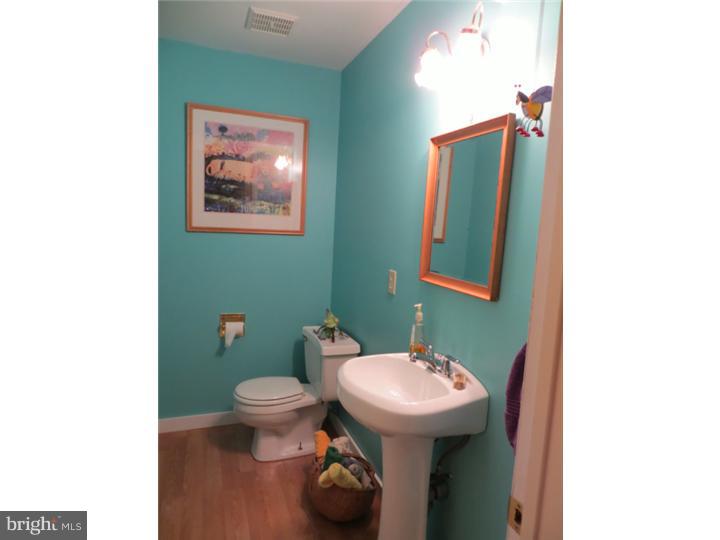 13 Dunsmore Road Newark, DE 19713 - Photo 2 of 7 Half Bath