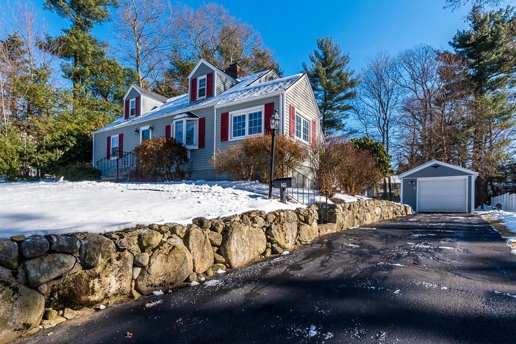 29 Hutchinson Road Walpole, MA 02081 - Photo 3 of 38 Gallery Image 3