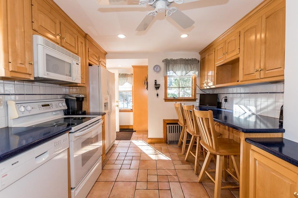 29 Hutchinson Road Walpole, MA 02081 - Photo 5 of 38 Gallery Image 5