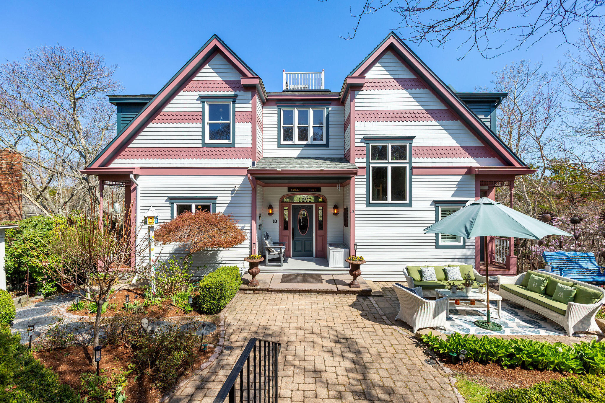 10 Somerset Road Provincetown, MA 02657 - Photo 2 of 50 a front view of a house with garden