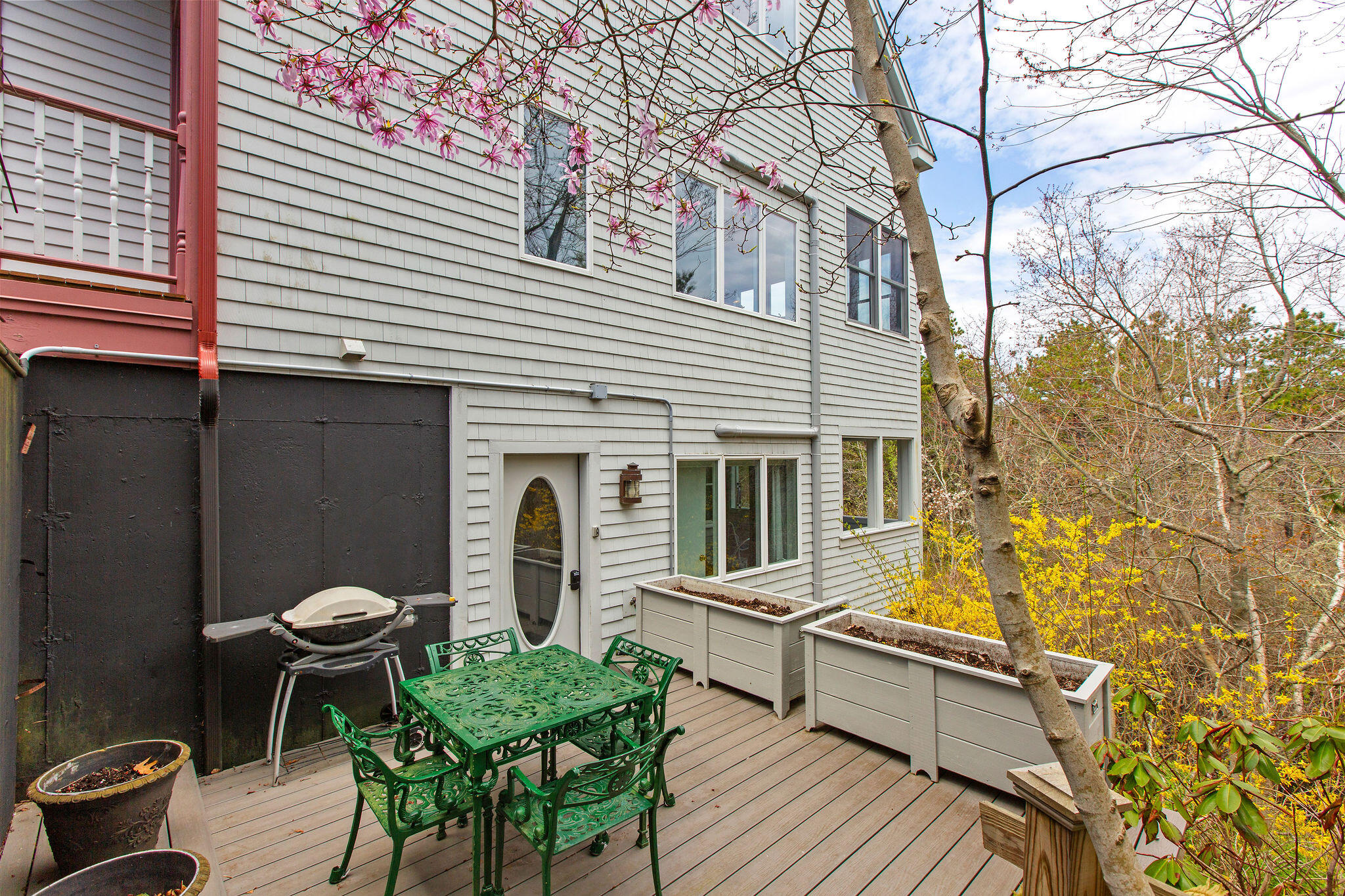 10 Somerset Road Provincetown, MA 02657 - Photo 47 of 50 a backyard of a house with table and chairs
