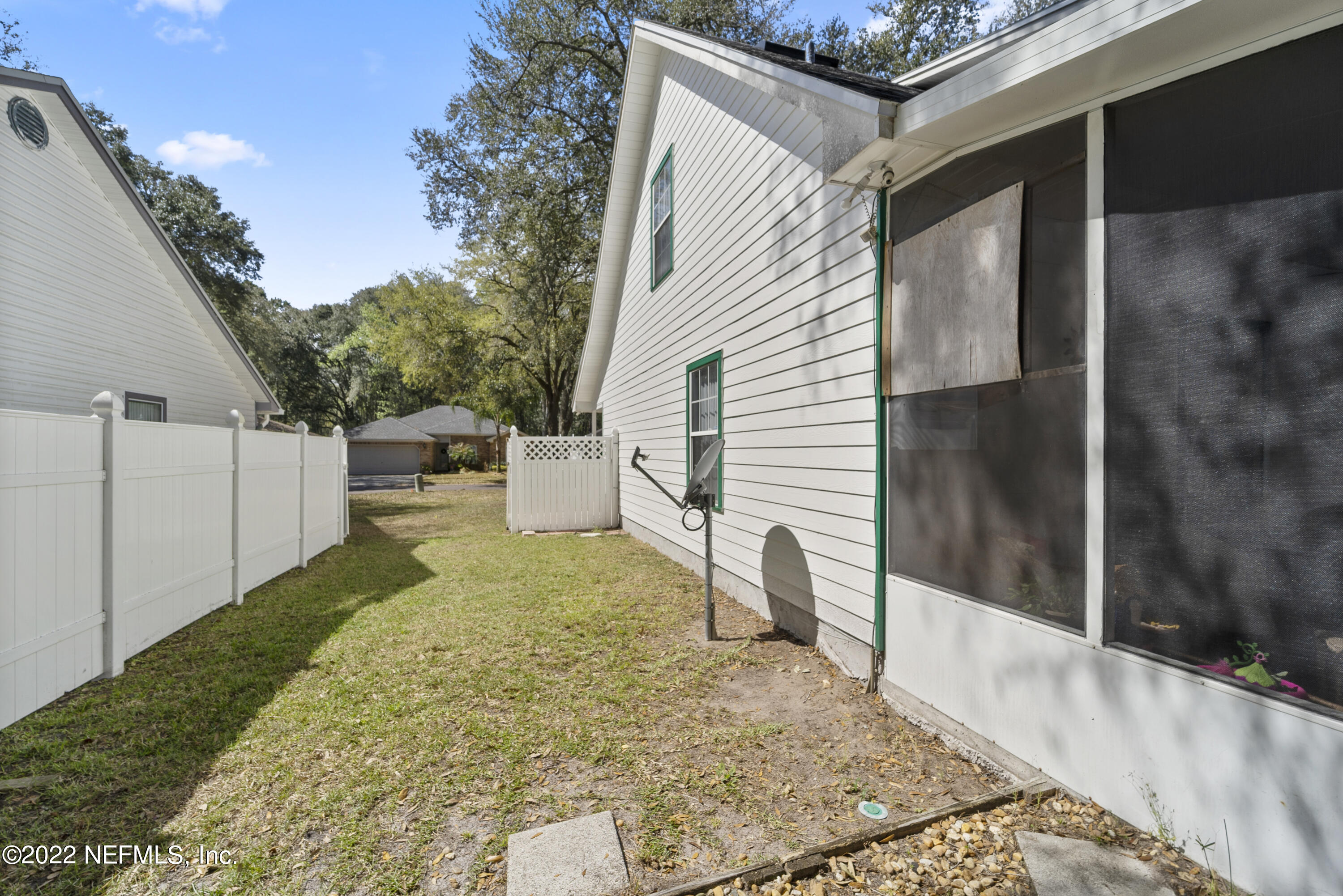 12855 Moose Road Jacksonville, FL 32226 - Photo 4 of 29 a view of a backyard of the house
