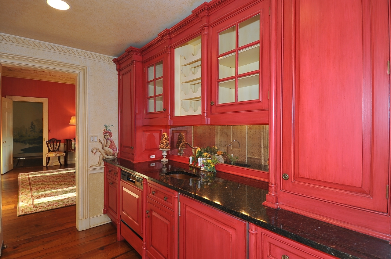 81 Valley Road New Canaan, CT 06840 - Photo 5 of 19 butlers alan