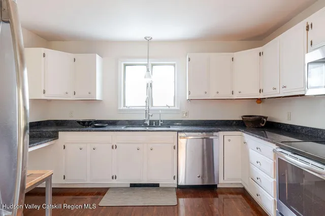 $540,000 | 230 Middle Road, Austerlitz, NY 12017