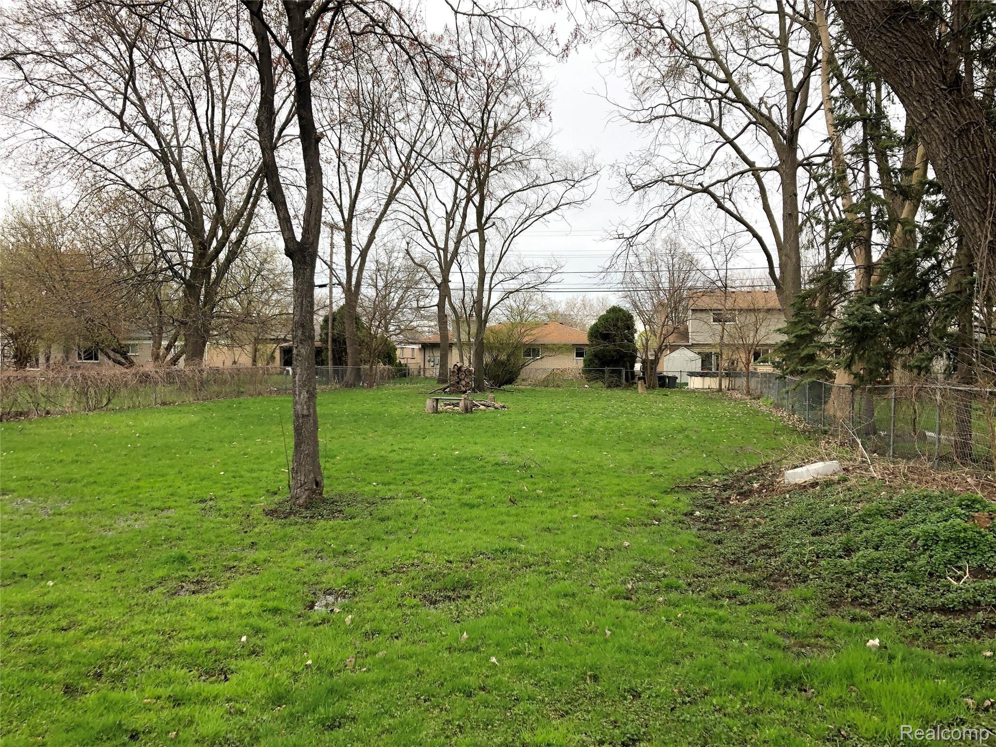 6210 Inkster Road Dearborn Heights, MI 48127 - Photo 13 of 27 large lot!