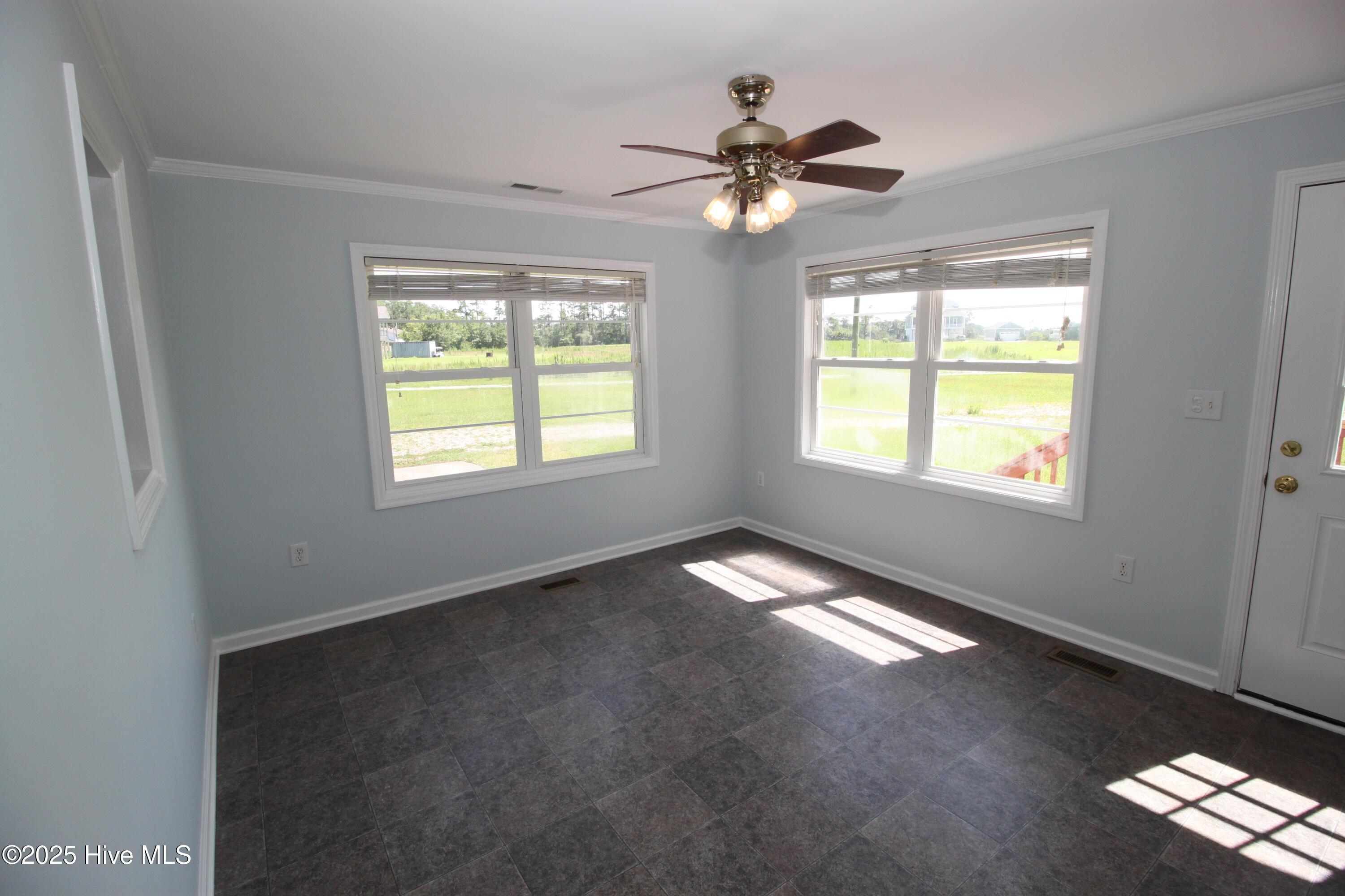 167 Tuttles Grove Road Beaufort, NC 28516 - Photo 14 of 34 Sunroom / Laundry