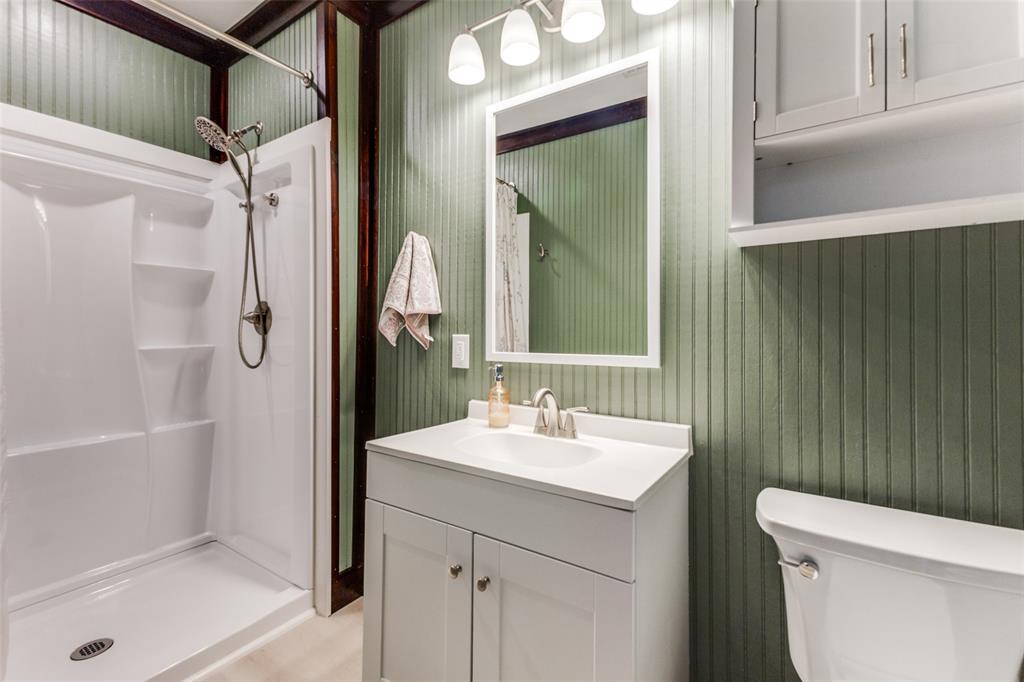 112 Elm Street Howe, TX 75459 - Photo 20 of 26 Ensuite secondary bathroom