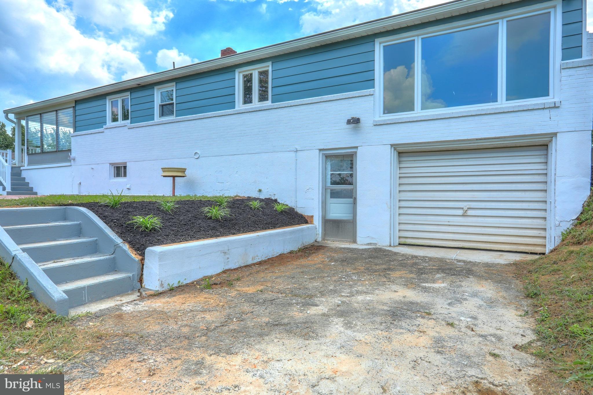 1245 Crescent Road York, PA 17402 - Photo 7 of 29 Gallery Image 7