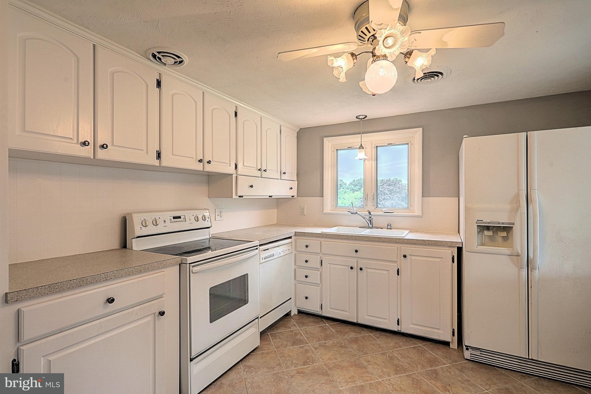 1245 Crescent Road York, PA 17402 - Photo 9 of 29 Gallery Image 9