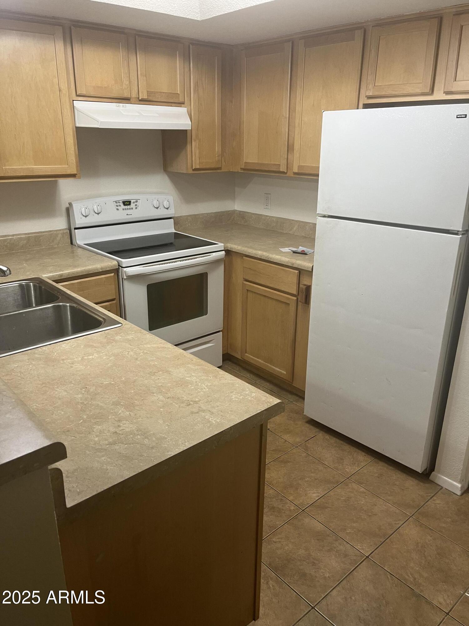 1720 East Thunderbird Road, Unit 1021 Phoenix, AZ 85022 - Photo 4 of 15 IMG_6737