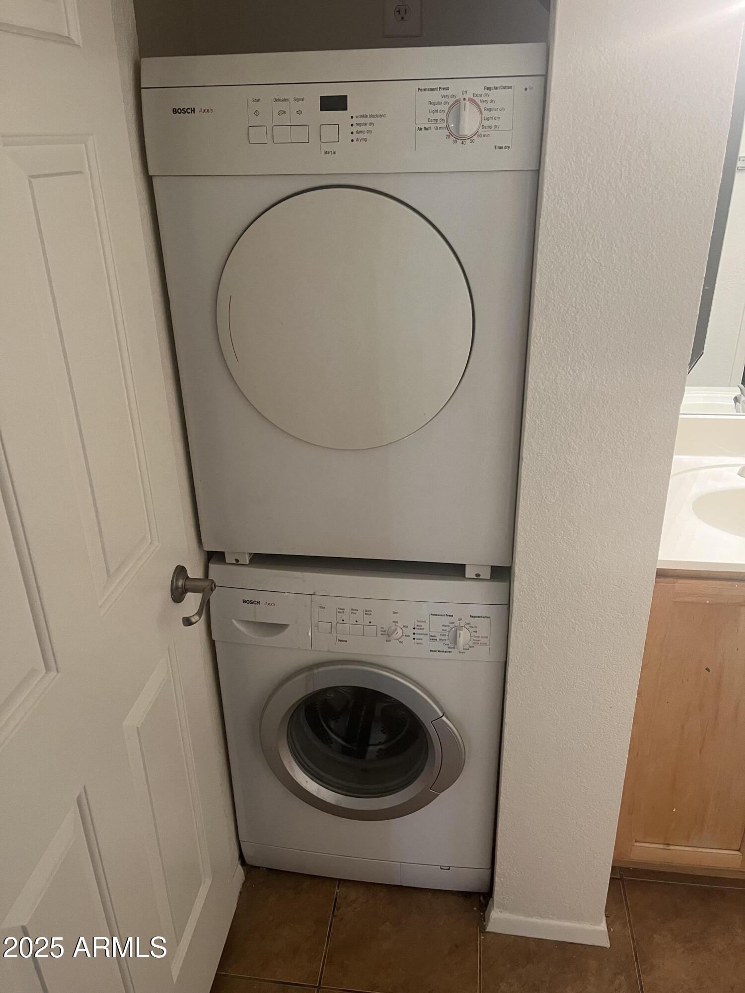 1720 East Thunderbird Road, Unit 1021 Phoenix, AZ 85022 - Photo 7 of 15 IMG_6740