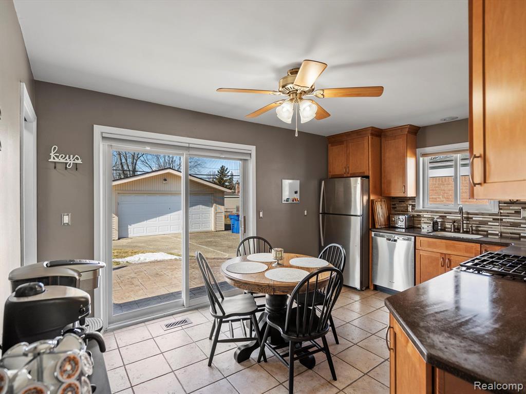 13467 Perry Circle Warren, MI 48088 - Photo 10 of 28 Gallery Image 10