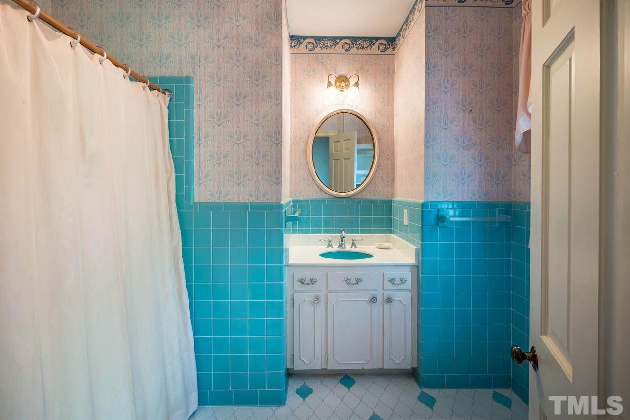 3210 Sussex Road Raleigh, NC 27612 - Photo 17 of 29 a bathroom with a sink and a mirror