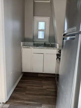 $1,350 | 187 Brightman Street, Unit 3W, Fall River, MA 02720