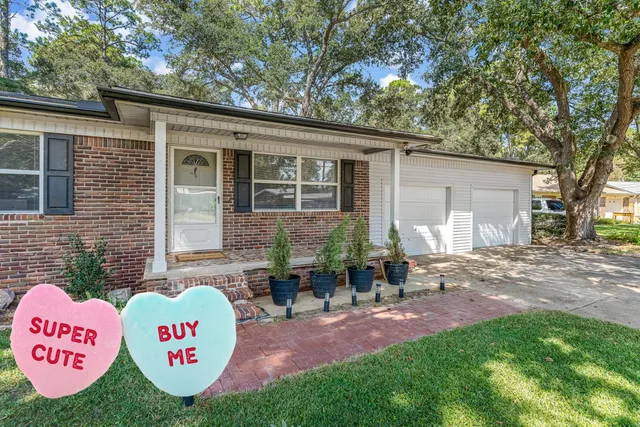 $325,000 | 309 Cloverdale Boulevard, Fort Walton Beach, FL 32547