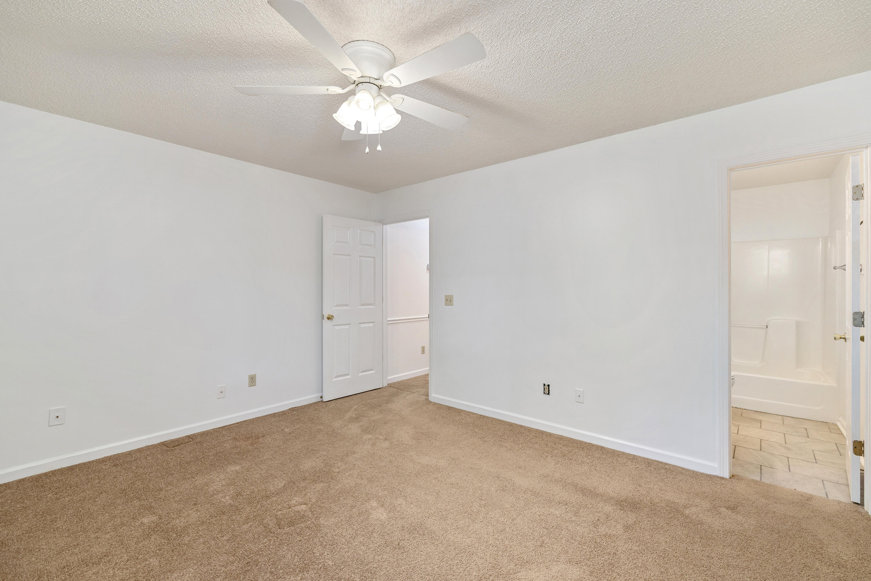 48 Cumberland Way Sumter, SC 29150 - Photo 26 of 43 PRIMARY BEDROOM WITH WALK-IN CLOSET