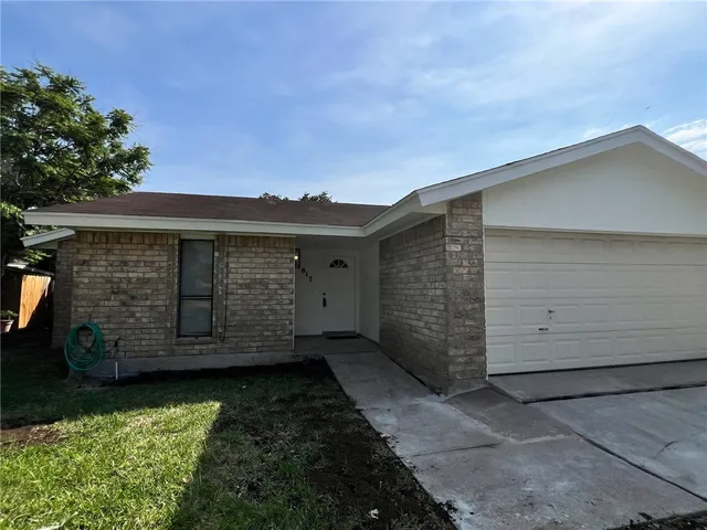 a view of a back yard of the house