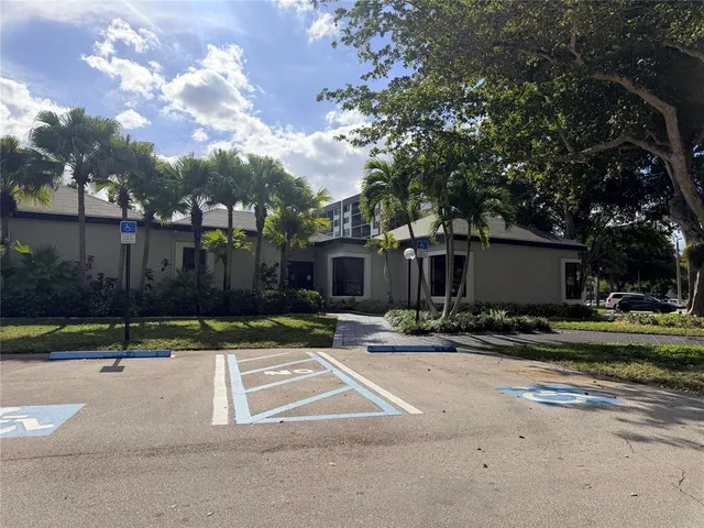 $2,300 | 1290 South Military Trail, Unit 422, Deerfield Beach, FL 33442