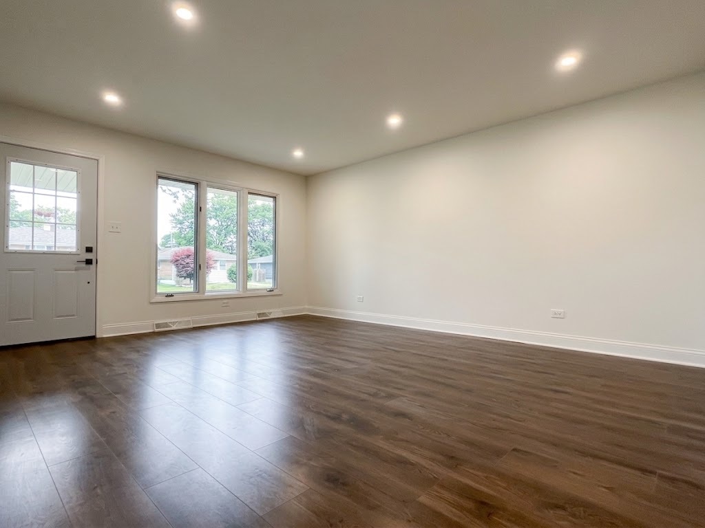 17835 Ridgewood Avenue Lansing, IL 60438 - Photo 4 of 21 Gallery Image 4