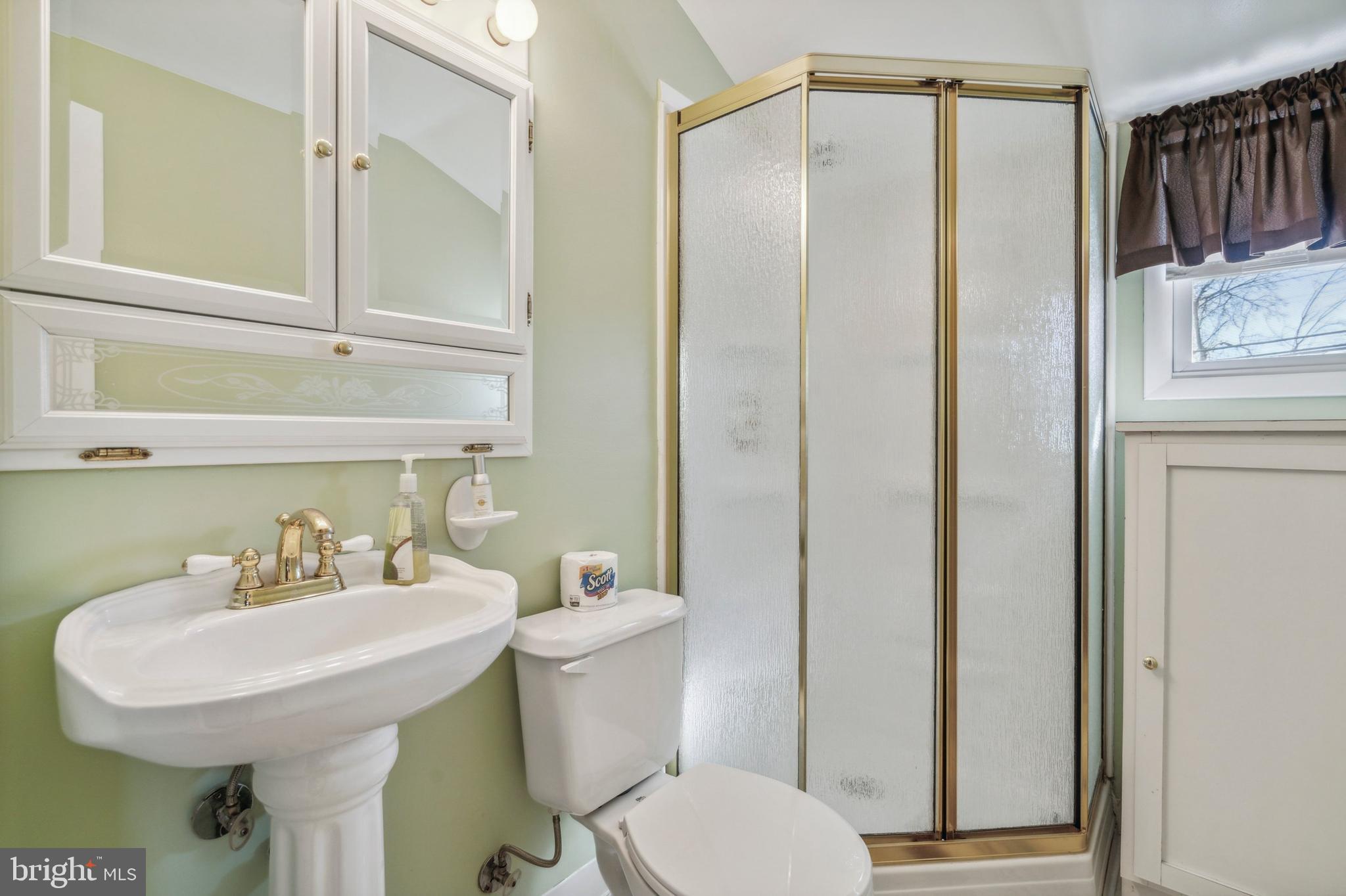 8 Harrow Road Levittown, PA 19056 - Photo 11 of 14 Gallery Image 11