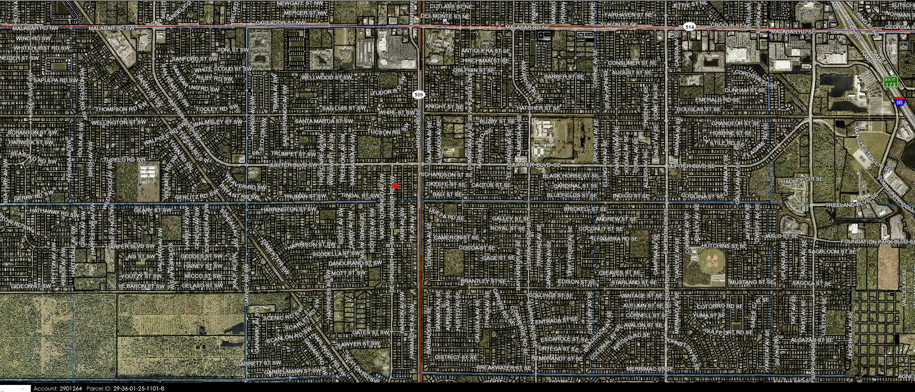 599 Degroodt Road Southwest Palm Bay, FL 32908 - Photo 4 of 4 a bathroom with a shower