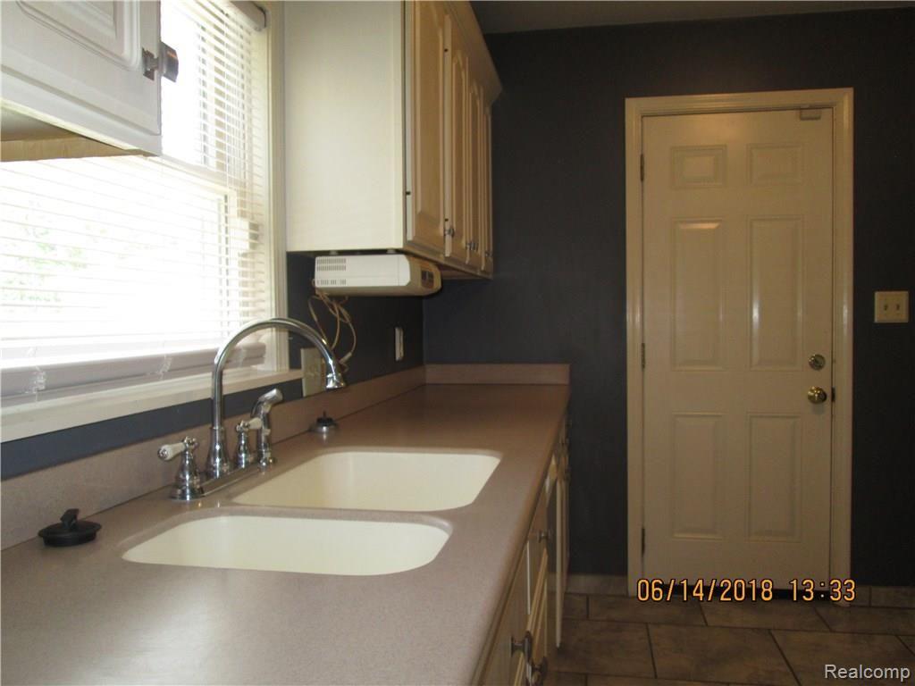 2077 Covert Road Burton, MI 48509 - Photo 24 of 34 IMG_5461.JPG