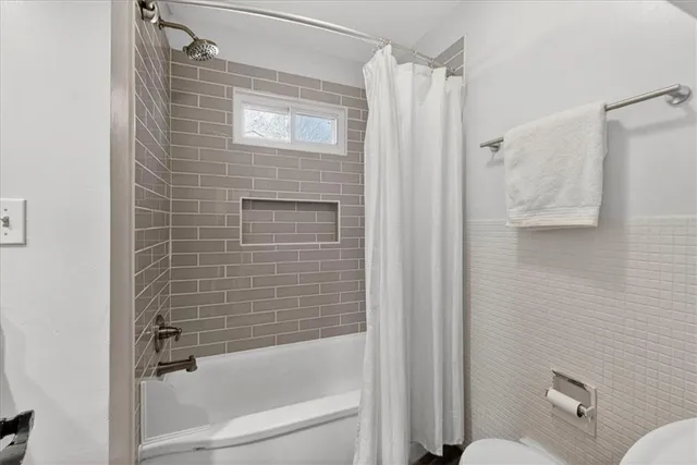 $375,000 | 5109 West 71st Street, Prairie Village, KS 66208