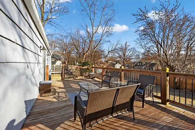 $375,000 | 5109 West 71st Street, Prairie Village, KS 66208