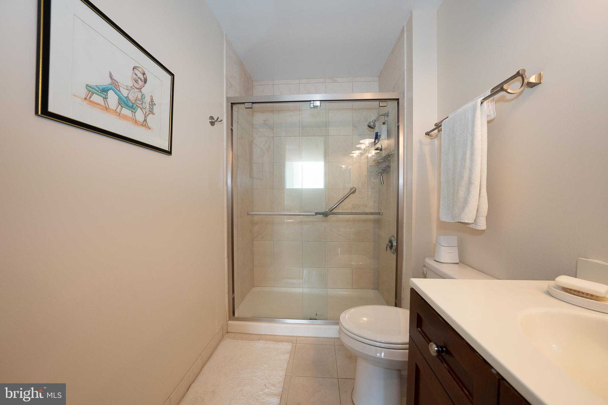 1900 Hamilton Street, Unit 802 Philadelphia, PA 19130 - Photo 5 of 29 Master bathroom