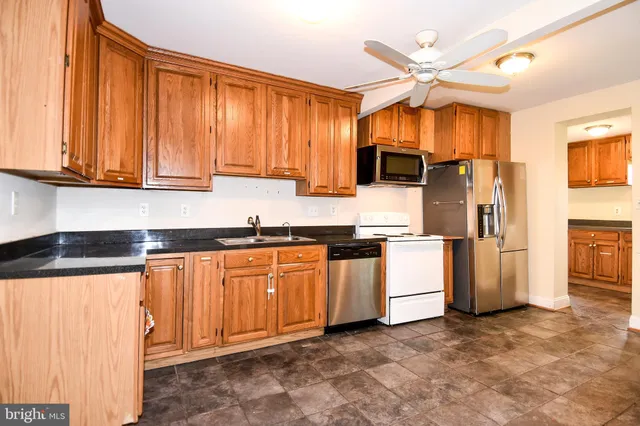 $3,900 | 2905 Boswell Avenue, Alexandria, VA 22306